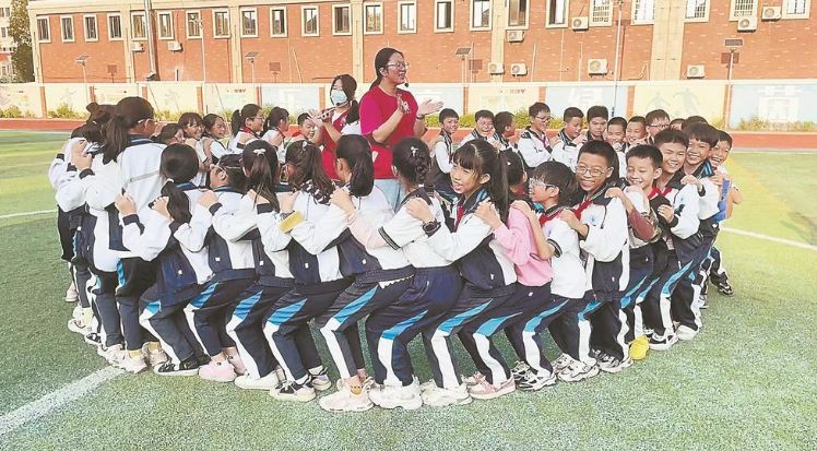 漳州：汇聚“一米”关爱 “童享”友好未来(图1)