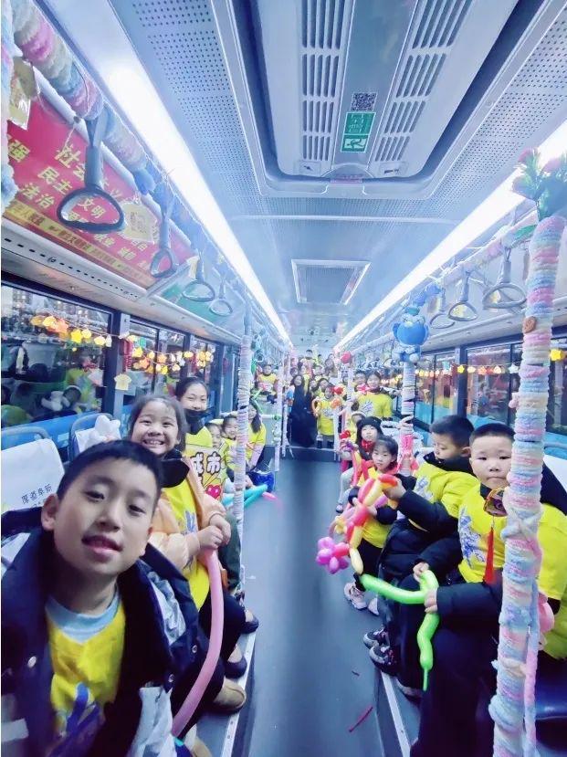 九游app：儿童友好 未来美好 阜新加速儿童友好城市建设“一米高度”看世界 与城市共成长(图3)