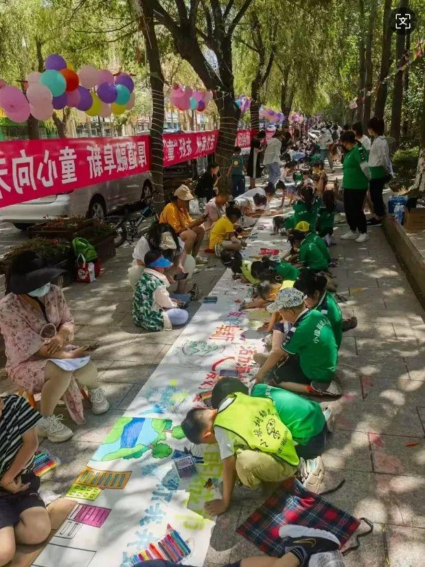 九游app：儿童友好 未来美好 阜新加速儿童友好城市建设“一米高度”看世界 与城市共成长(图2)