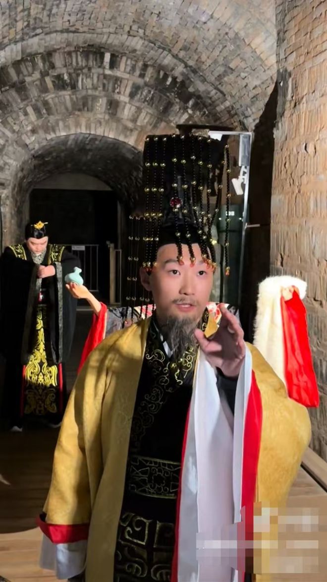 洛阳把剧本杀搬到了古墓里？博物馆：不算剧本杀但可与NPC互动赚银票(图3)