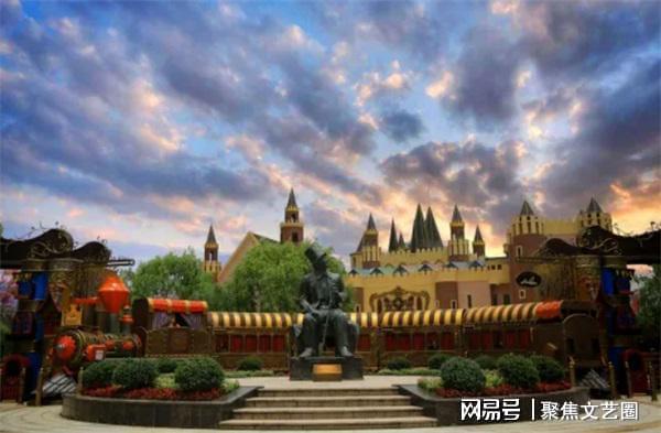 九游娱乐：2024上海安徒生童话乐园开启“国风新春奇妙童话游园会”(图2)