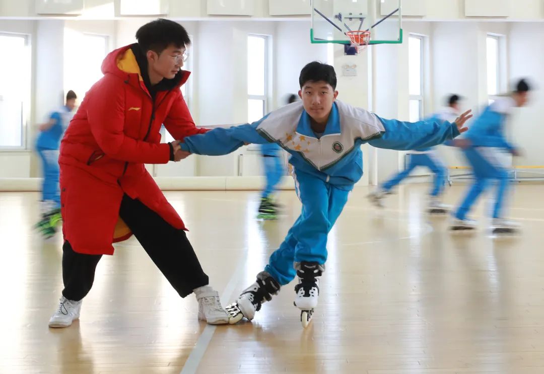 九游娱乐：常练常赛常运动畅享快乐在校园！(图2)