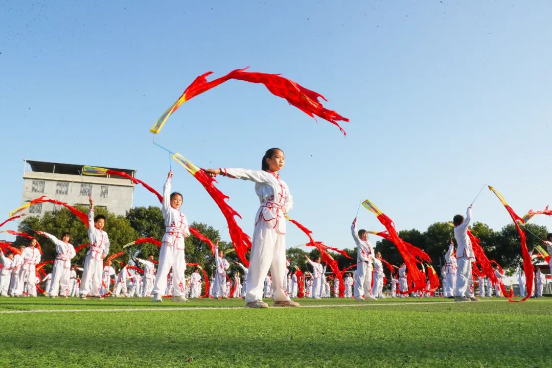 九游娱乐：常练常赛常运动畅享快乐在校园！(图4)