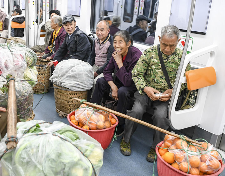 为了老百姓过上更加幸福的生活——“民生为大”的重庆答卷