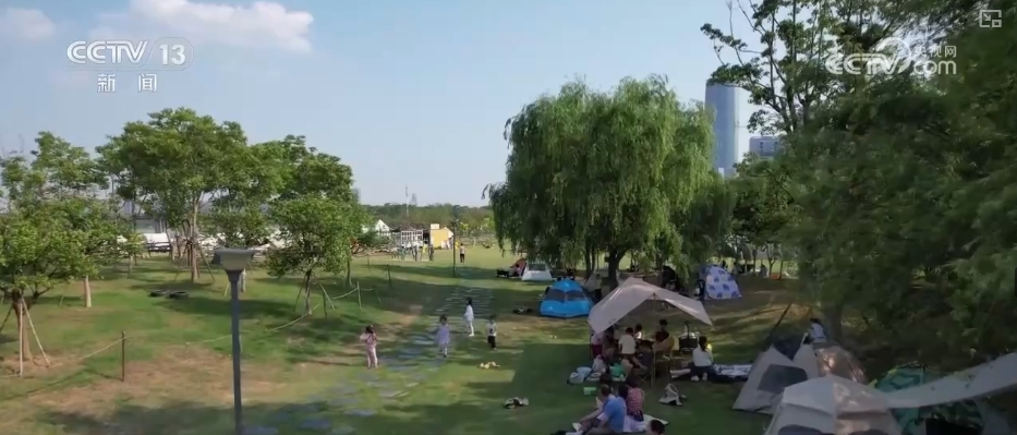 产业“忙” 消费“热” 百姓“乐”享新场景点燃消费“热引擎”(图9)