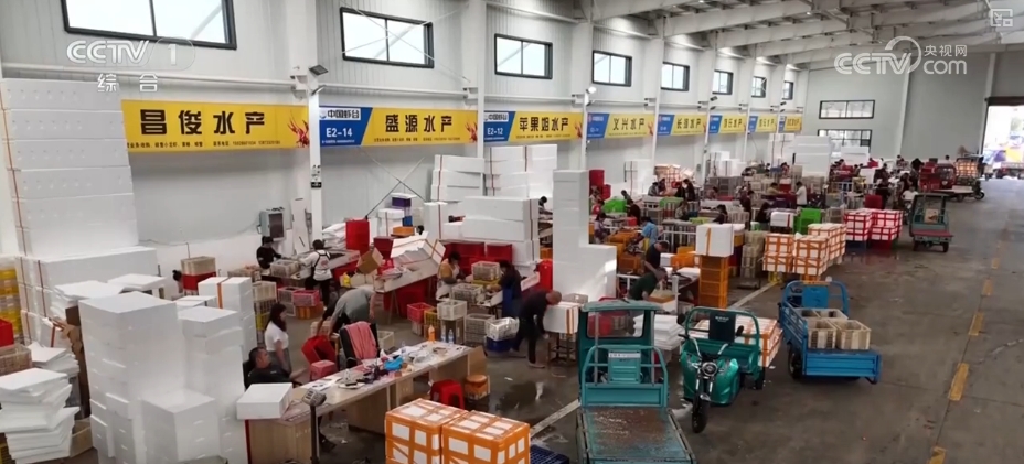 产业“忙” 消费“热” 百姓“乐”享新场景点燃消费“热引擎”(图20)