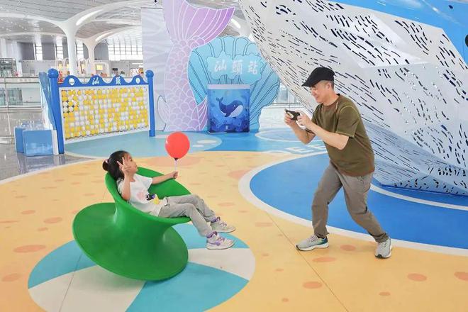 九游app：全国首创！免费儿童乐园落地汕头高铁站(图1)