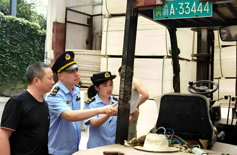 重庆市涪陵区市场监管局开展“特种设备安全日”活动(图1)
