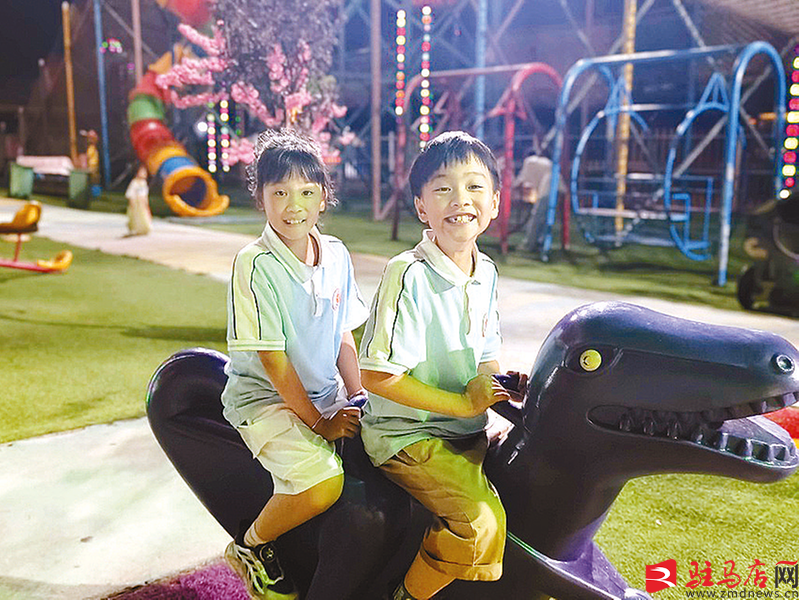 夏夜“遛”娃 快乐“童”行(图2)