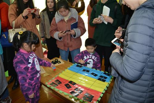 九游娱乐：幼儿逗笑游戏有哪些特点