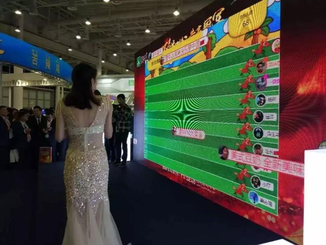 适合现场人数多在座位上就能开展的互动小游戏_万人互动游戏推荐(图2)