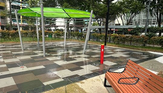 九游娱乐：大巴窑中央游乐场：水戏区的休闲广场(图10)