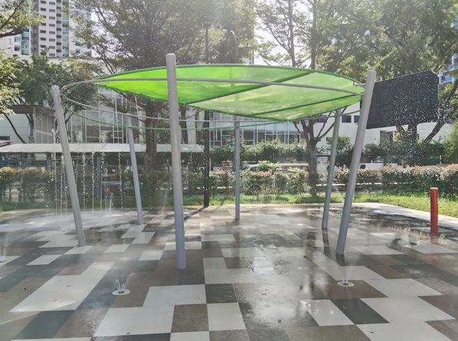 九游娱乐：大巴窑中央游乐场：水戏区的休闲广场(图9)