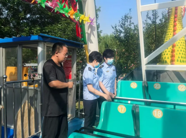 河北省定州市市场监管局开展大型游乐设施专项整治(图2)