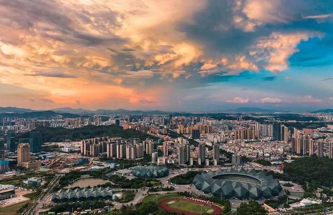 九游娱乐：深圳豪宅热搜｜名居山河里官方售楼处发布湾居奢品引全城竞藏！(图2)