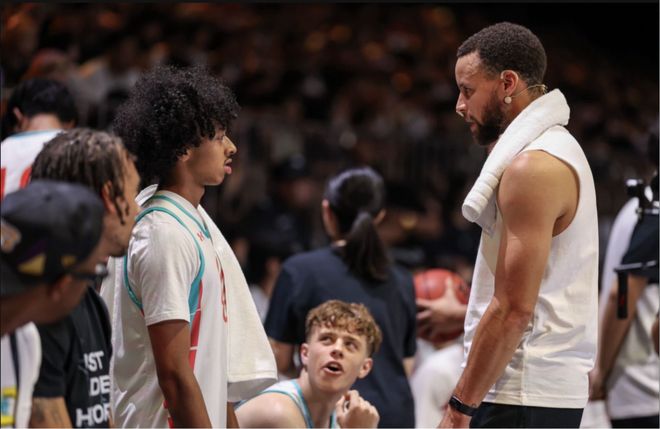 九游app：10年7次中国行库里对华夏大地爱得深沉！(图3)