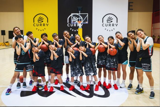 九游app：10年7次中国行库里对华夏大地爱得深沉！(图4)