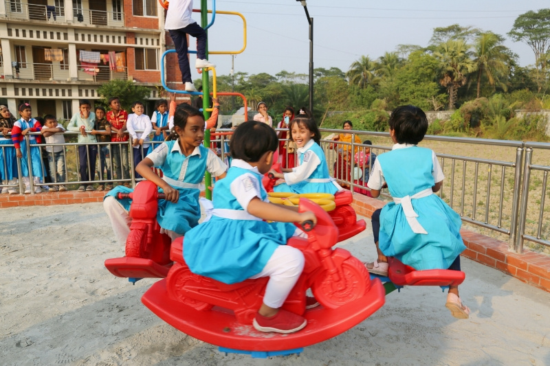 九游娱乐：“孩子们的笑脸是最好的回报”(图2)