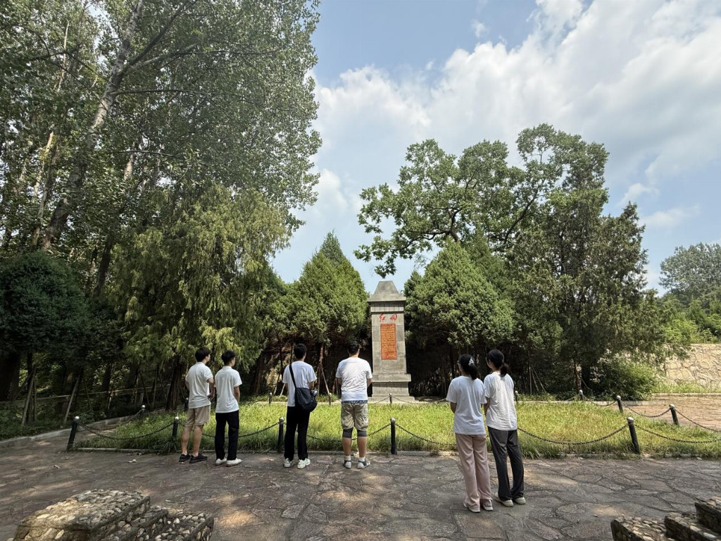 湖北大学“红途先锋探索”实践团走进新县 追寻鄂豫皖苏区红色文化记忆(图3)