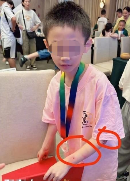 9岁坠亡围棋少年父亲：“睡不着一闭上眼睛就是孩子叫‘爸爸’的声音”(图6)