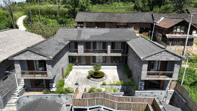 贵州龙里：多元业态迎客来 避暑旅居成热门