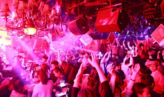 好玩到爆的酒吧聚会游戏!嗨翻全场_5个最能活跃气氛的酒吧小游戏