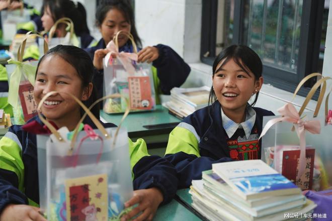 九游娱乐：从一辆车到一群人看领克车友如何让爱心跨越崎岖山路！(图2)