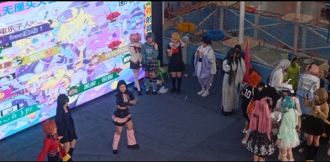 酒吧爆棚场面背后的大屏互动游戏如何点燃陌生人社交欲望(图4)