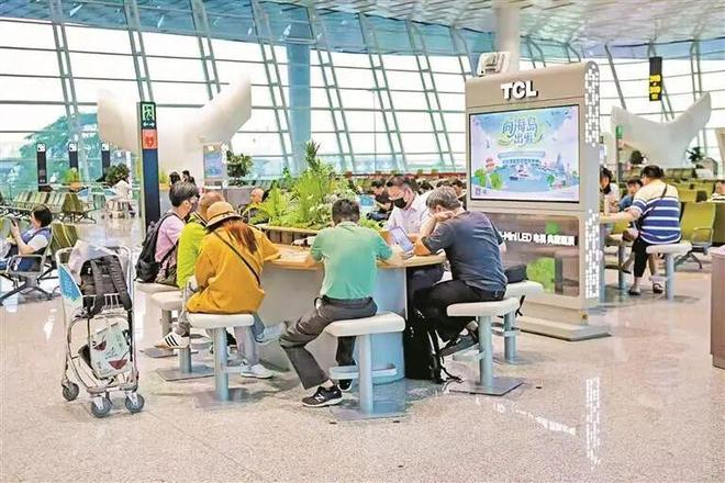 九游app：深圳机场太会宠人了！网友：细节这块拿捏住了(图2)