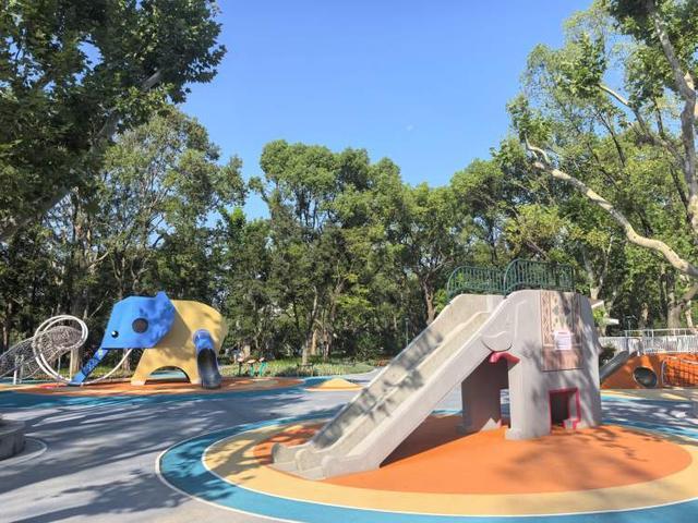 这个滑梯你小时候玩过吗？杨浦公园改造始于上世纪60年代的大象滑梯全新亮相还带来一个儿童乐园