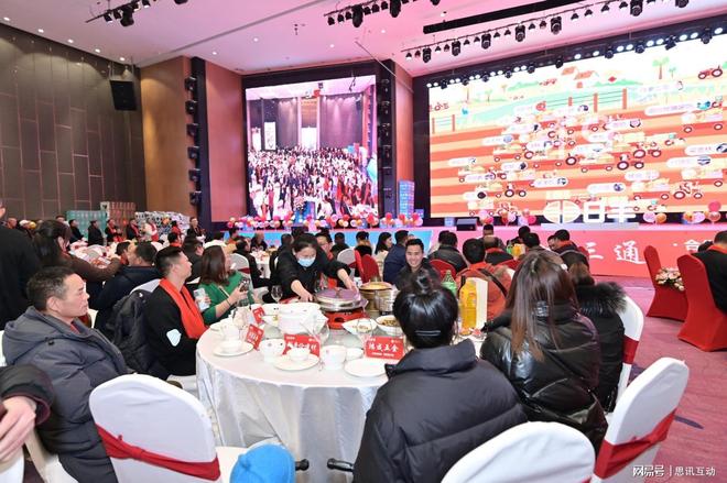 九游娱乐：年会摇一摇游戏怎么定制？_适合5000人的年会有趣的微信互动游戏(图2)