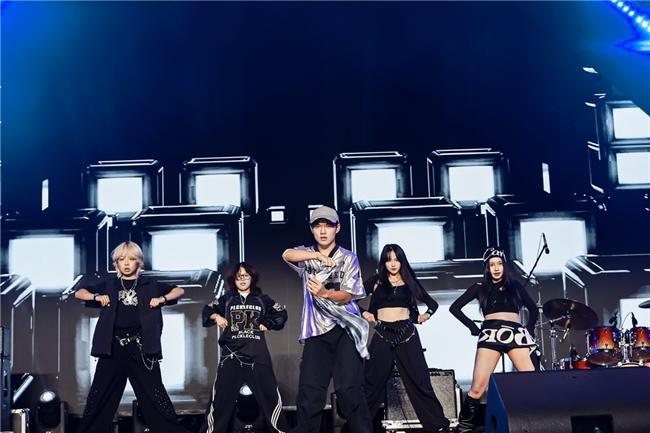 九游app：声浪碰撞美妆潮玩 活力唱响青春经济 第四届青春上海大学生音乐节绽放南上海科创中心(图6)