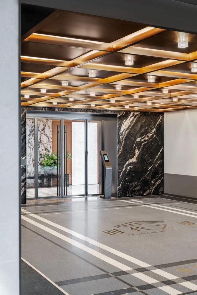 九游app：热搜榜首华润华发时代之城售楼处官方发布：大师级精装叠墅(图29)