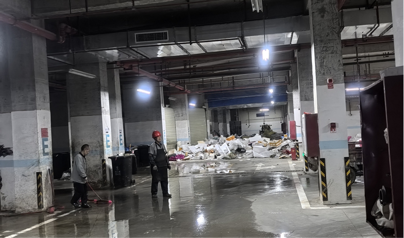 九游娱乐：物业服务提升社区居民暖心(图2)