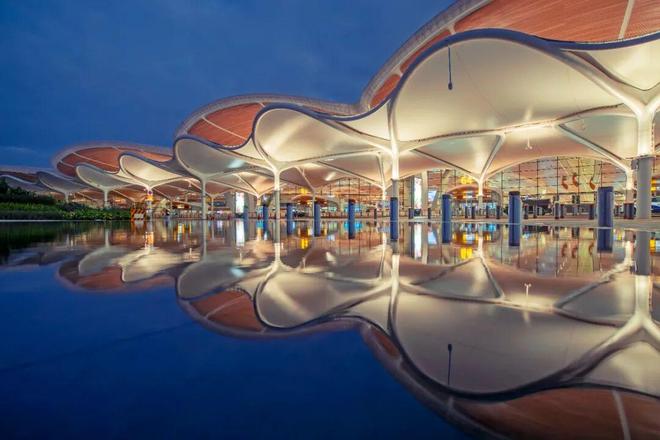 九游娱乐：广州白云国际机场T3航站楼投运 迈入“五条跑道+三座航站楼”运行时代(图2)