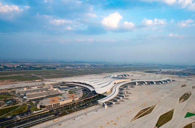九游娱乐：广州白云国际机场T3航站楼投运 迈入“五条跑道+三座航站楼”运行时代