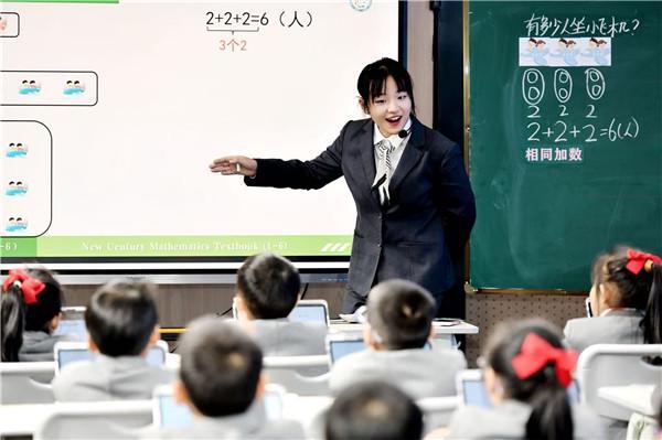 九游娱乐：全国领先！龙江路小学新都校区发布智能融通平台破解AI教育痛点(图6)