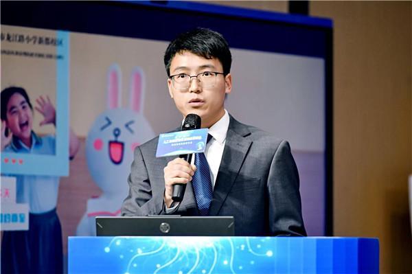 九游娱乐：全国领先！龙江路小学新都校区发布智能融通平台破解AI教育痛点(图4)