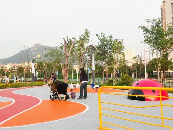 九游app：家门口的“宝藏乐园”！集美这处公园器材大焕新快来打卡(图3)