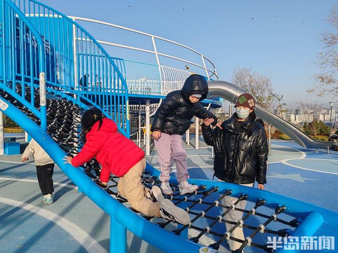 九游app：带娃出门不费妈！来青岛平行世界公园二期遛娃 + 遛自己一键解锁(图2)