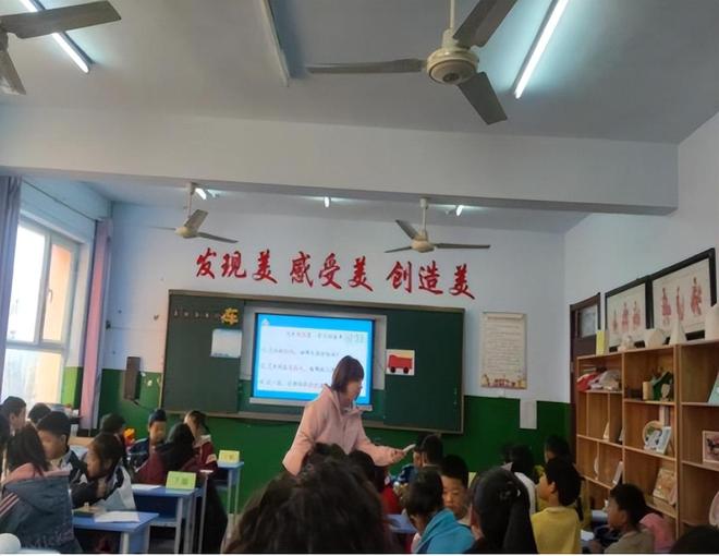 九游娱乐：以美为桥 赋能成长 围场逸夫小学与镇郊学区开展音体美学科送教活动(图3)