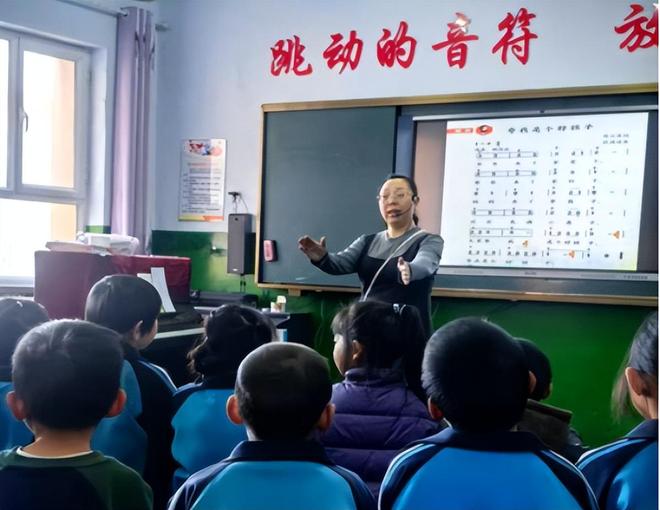 九游娱乐：以美为桥 赋能成长 围场逸夫小学与镇郊学区开展音体美学科送教活动