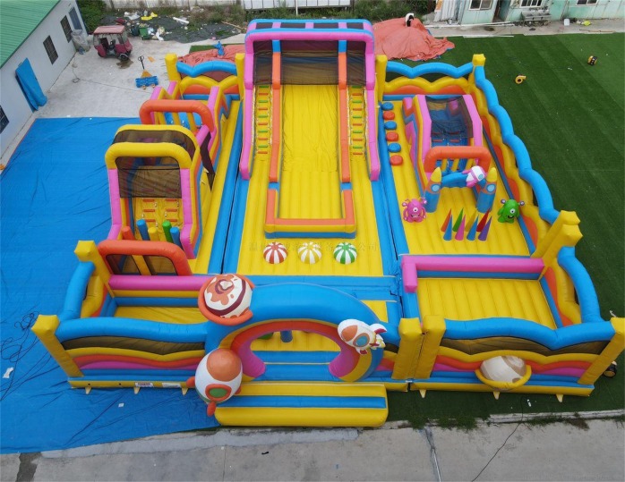 元旦旅途暖意浓 D92次列车员暖心照料萌娃