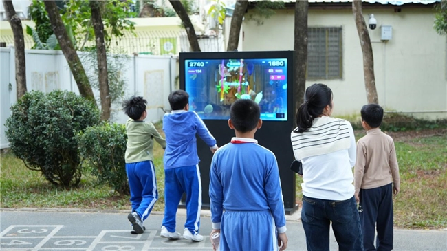 C-Life数智运动一体机落地深圳东湖公园打造儿童智慧游乐标杆(图2)