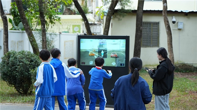 C-Life数智运动一体机落地深圳东湖公园打造儿童智慧游乐标杆