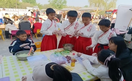 邢台市东静庵南街小学开展“春意童趣亲子同乐”家校亲子互动活动(图4)