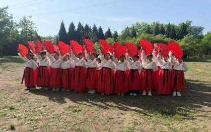 邢台市东静庵南街小学开展“春意童趣亲子同乐”家校亲子互动活动(图6)