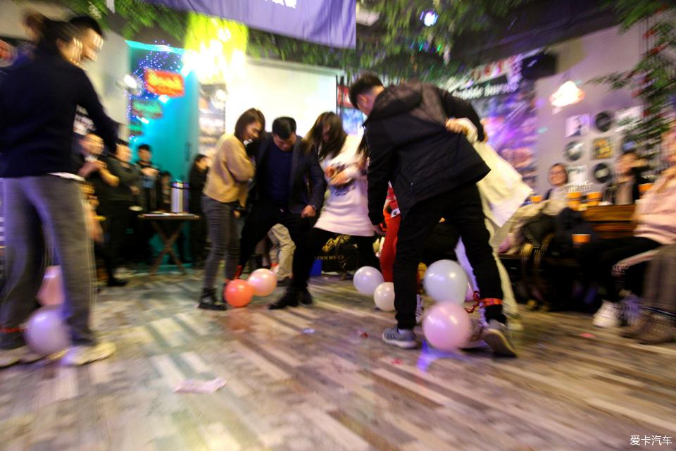 婚礼上气氛超好的大屏互动游戏大全_轻松打造浪漫又热闹的仪式感
