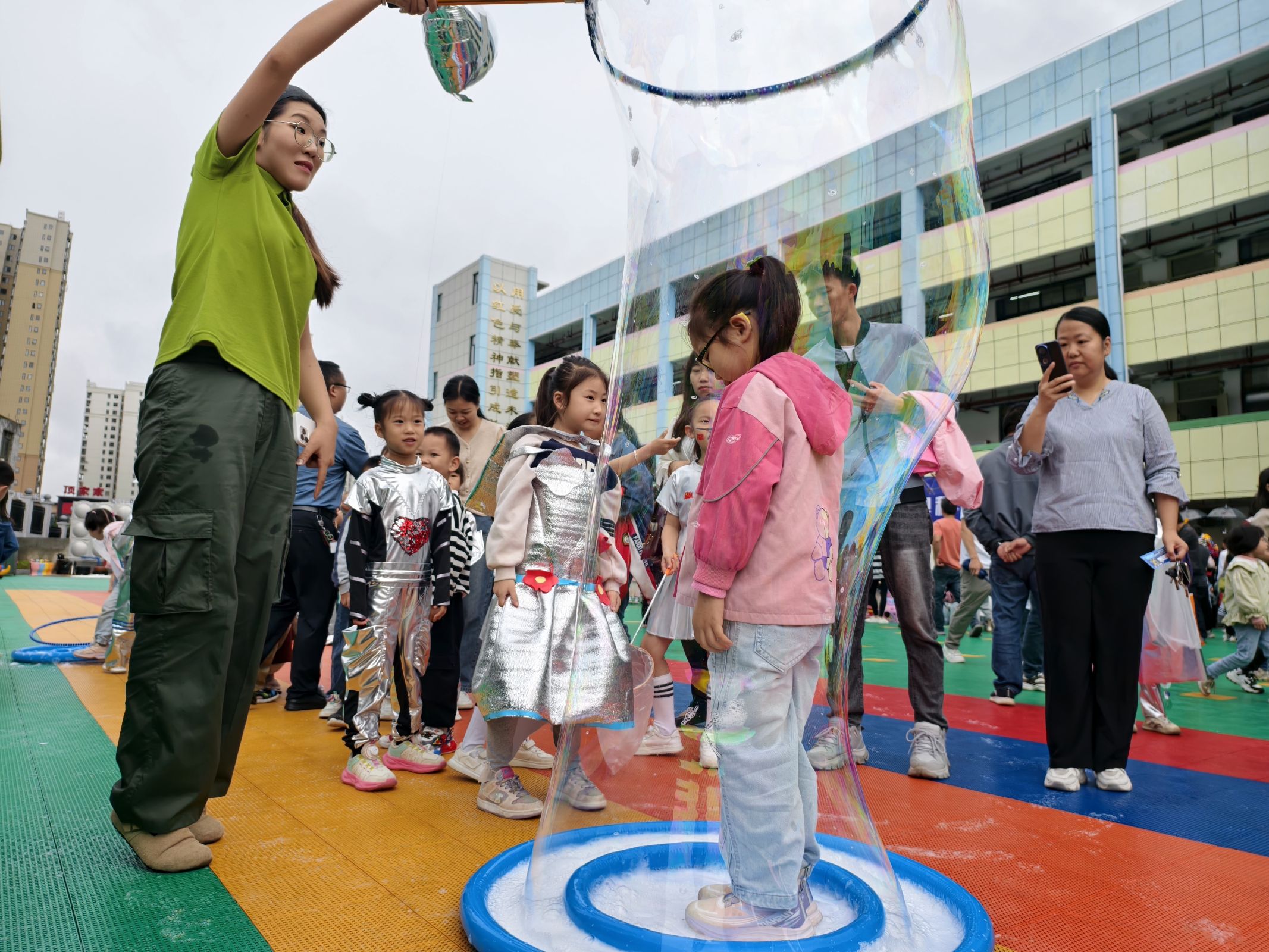 九游app：当角色游戏遇见民族文化：一所幼儿园的“活态传承课”
